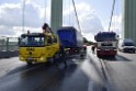 Schwerer LKW VU PKlemm A 4 Rich Olpe auf der Rodenkirchener Bruecke P480